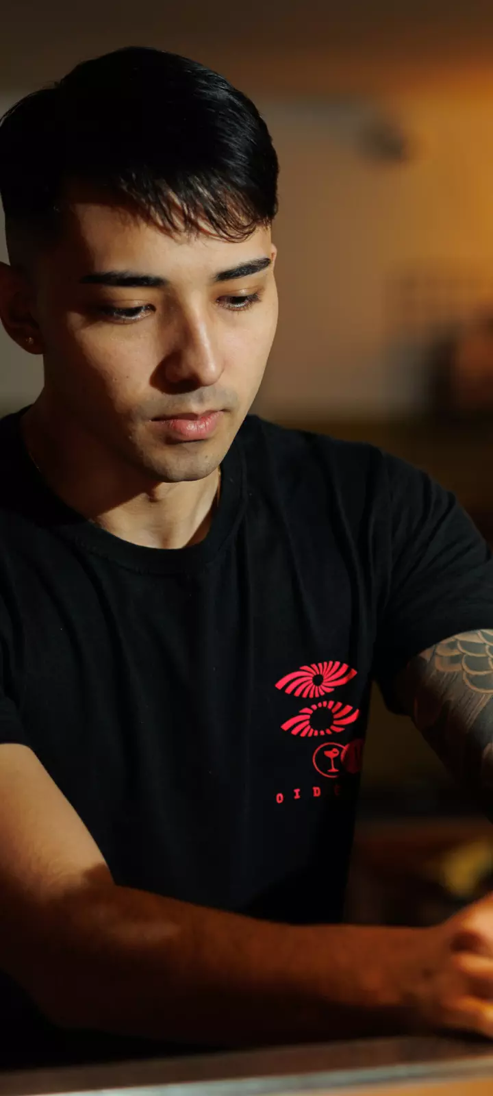 Foto de preparo de drink no OIDĒ.